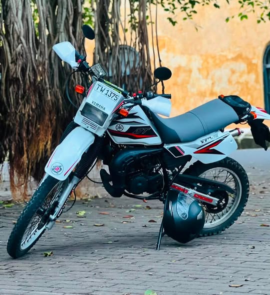 Mint Condition 2007 Yamaha DRZ Motorcycle