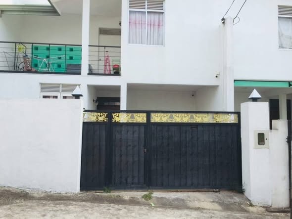 Two-story house with land for sale in Yakkala, Gampaha