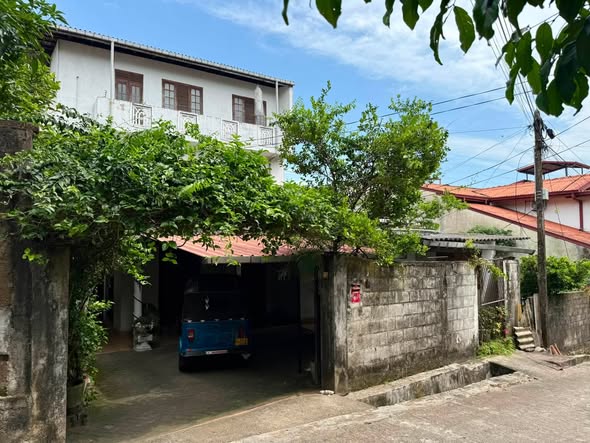 10 Perches Land with 3‑Story House for Sale